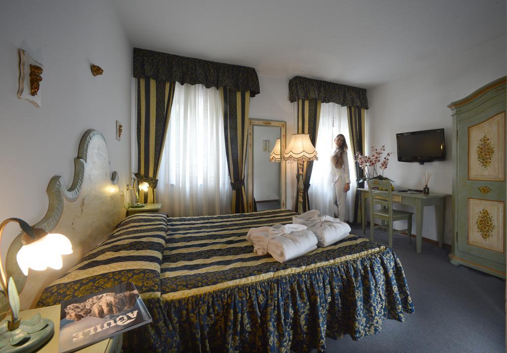 Hotel Margherita Сан-Мартіно-ді-Кастроцца Номер фото